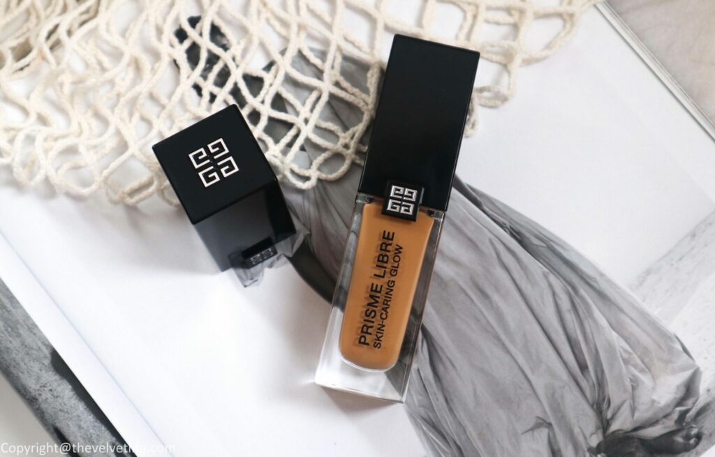 Givenchy Prisme Libre Skin-Caring Glow Foundation swatches