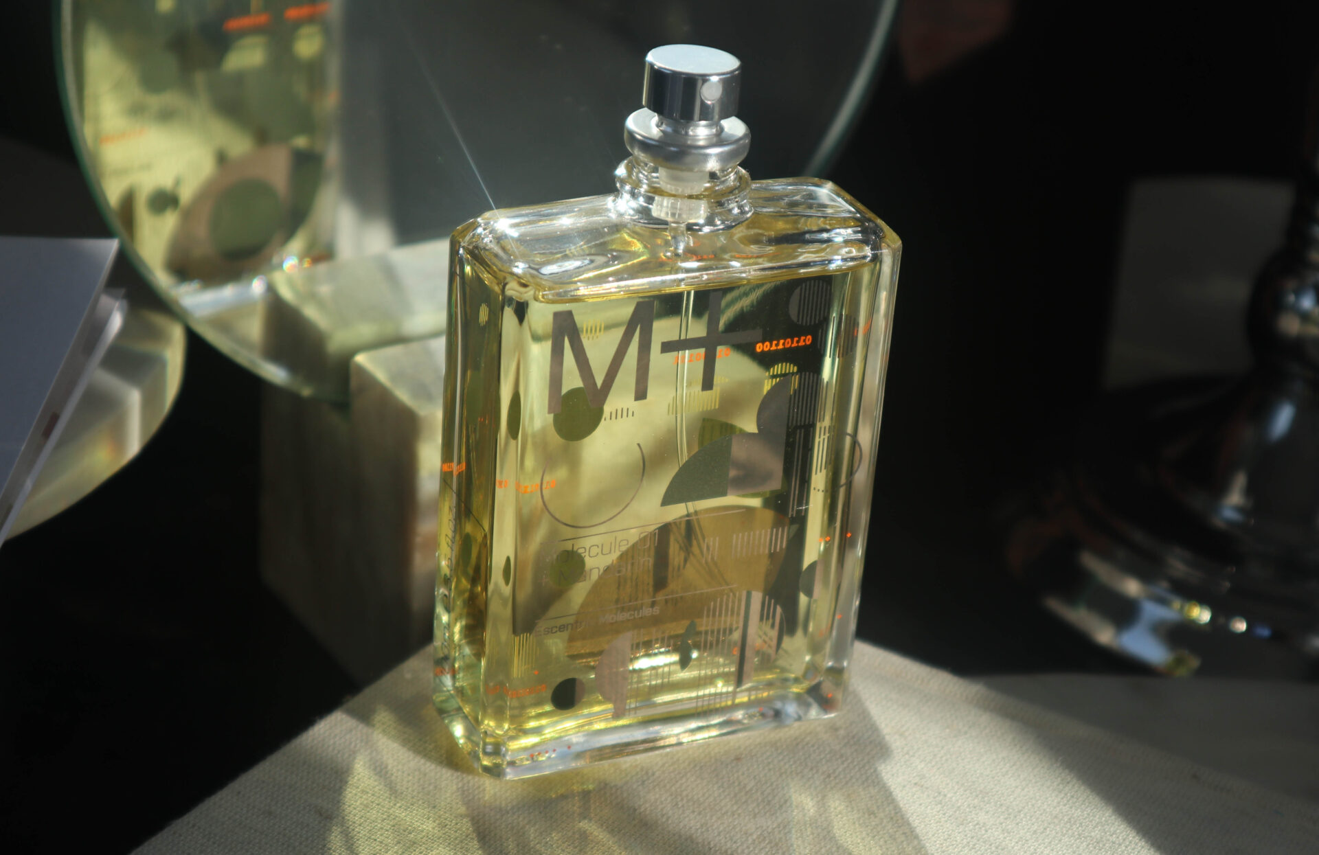 Escentric Molecules Molecule 01 + Mandarin Review - The Velvet Life