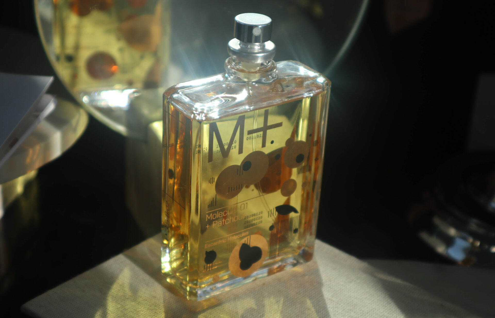 Escentric Molecules Molecule 01 + Patchouli Review - The Velvet Life