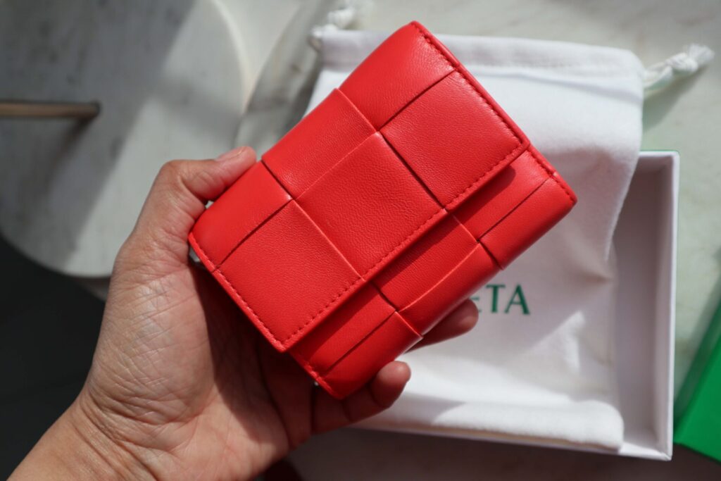 Bottega Veneta Tri-Fold Zip Wallet Review