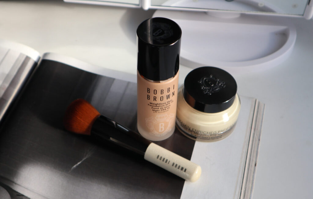 Bobbi Brown Weightless Skin Foundation SPF 15 Review